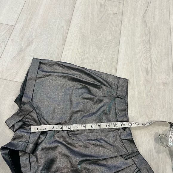 Urban Outfitters Carleton Metallic
High Rise Short size 8 - Picture 2 of 7
